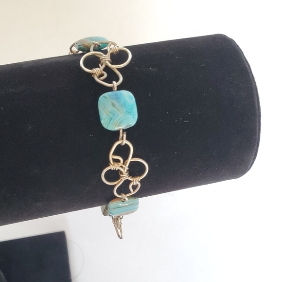 Womens turquoise look wire bracelet - Picture 1 of 3